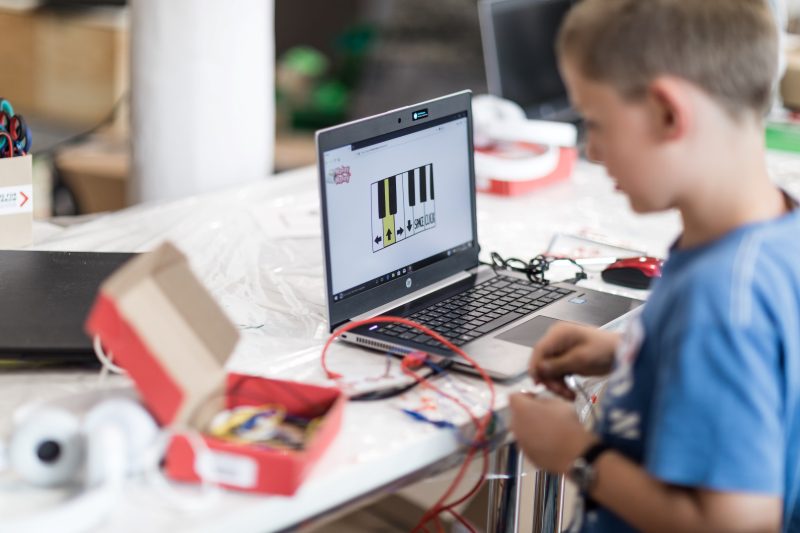 CFT_WS_Elektronisches Orchester berufliche-orientierung-frau © wavebreak3 / stock.adobe.com